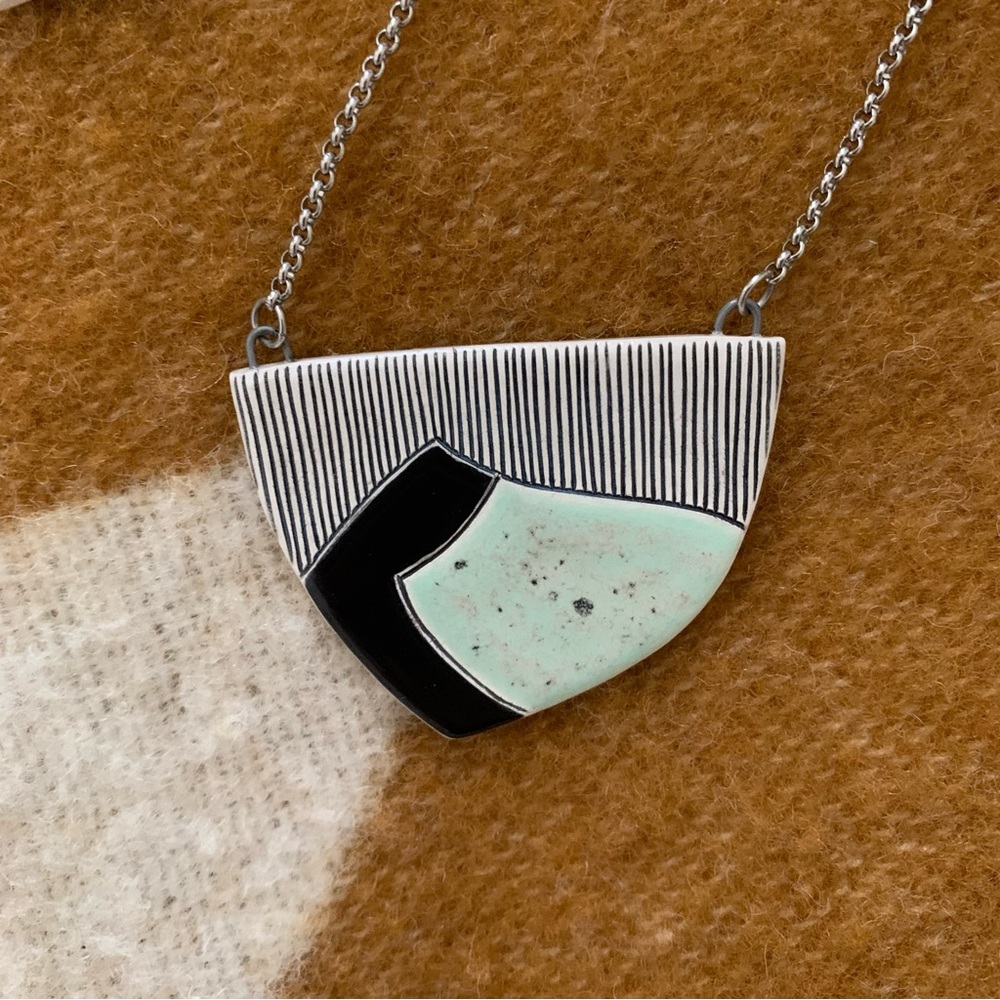 Gorgeous Matching Ceramic Necklace and Earring Set - Picture 8 of 12